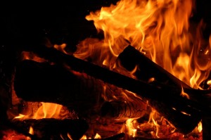 Pożar domu – groźba utraty życia i mienia